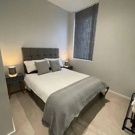 Luxury 1 Bedroom Bournville Apartment Birmingham Exterior photo